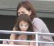 Suri Cruise s'est maquillée pour l'anniversaire de son papa Tom Cruise. Miami, 3 juillet 2011