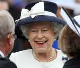Le 5 juillet 2011, la reine Elizabeth II donnait une garden party dans sa résidence d'été à Edimbourg, Holyroodhouse, où se déroulera la réception du mariage de Zara Phillips fin juillet. 