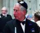 Le prince Charles fait un concours de chapeaux avec sa mère Elizabeth II ?