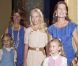 Caroline de Hanovre plonge avec trois princesses blondes dans les fastes d'antan