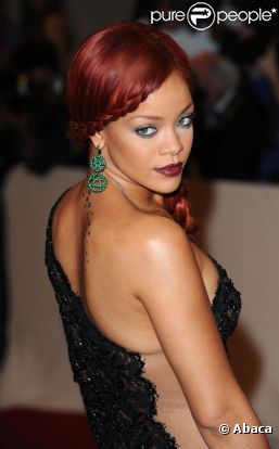 Rihanna devient égérie Armani 