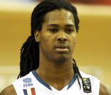 Mickaël Gelabale (photo : avec les Bleus au Mondial 2010 en Turquie) a eu la douleur de perdre son père en juillet 2011, quelques jours avant le début de la préparation pour l'Euro.