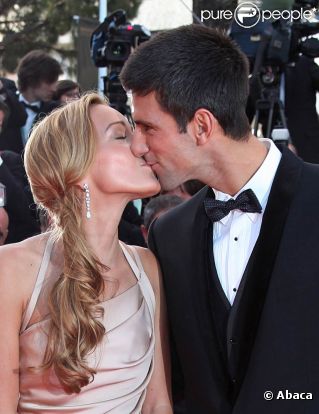 Novak Djokovic et sa compagne Jelena Ristic sur le tapis rouge du festival de Cannes le 17 mai 2011. Pour leurs vacances en juillet, les amoureux ont choisi Saint-Tropez.