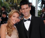 Novak Djokovic et sa compagne Jelena Ristic sur le tapis rouge du festival de Cannes le 17 mai 2011. Pour leurs vacances en juillet, les amoureux ont choisi Saint-Tropez.