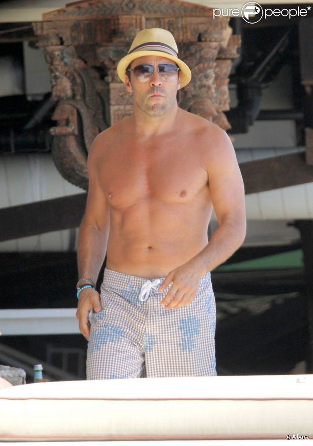 Jeremy Piven sur la plage de Malibu avec des amies le 2 juillet 2011
