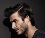 Le footballeur David Beckham lance son parfum,  Homme by David Beckham. 