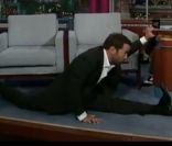 Jeremy Piven d'Entourage, se lance dans un numéro de gymnaste épatant