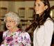 L'estivale Elizabeth II effrayée et déçue par l'exposition de la robe de Kate