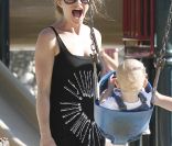 Elle a beau être une star d'Hollywood, Rebecca Gayheart n'en demeure pas moins stupéfaite des performances de sa fille sur une balançoire ! 