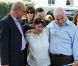 Mitch Winehouse et son ex-épouse Janis, mère d'Amy Winehouse, se sont retrouvés et se sont soutenus mutuellement, pleurant leur défunte fille devant son domicilede Camden, lundi 25 juillet 2011. A Camden Square, devant l'appartement d'Amy Winehouse où a été retrouvé son corps sans vie samedi 23 juillet 2011, les témoignages de chagrin se multiplient.