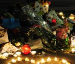 Hommages devant l'appartement d'Amy Winehouse