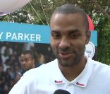 Tony Parker au Village Kinder le 28 juillet 2011