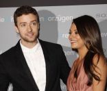 Justin Timberlake et Mila Kunis, sublime dans sa robe Lanvin en satin, lors du photocall de Sexe entre amis à Berlin en Allemagne le 29 juillet 2011