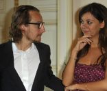 Lorànt Deutsch et son épouse Marie-Julie Baup, à Paris, en juin 2010.