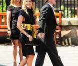 Tony McCoy et son épouse arrivent au mariage de Zara Phillips et de Mike Tindall, à Edimbourg, le 30 juillet 2011.