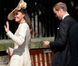 Kate et William arrivent au mariage de Zara Phillips et de Mike Tindall, à Edimbourg, le 30 juillet 2011.