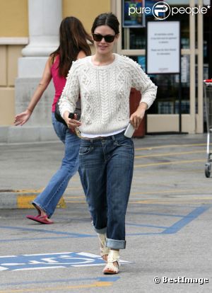 Rachel Bilson dans les rues de Los Angeles n'a pas brillé par son look le 31 juillet 2011