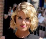 Dianna Agron sur le plateau de David Letterman le 1 août : elle raconte qu'elle s'est cassé le nez plusieurs fois !