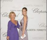 Alberta Ferretti et Bar Refaeli sur la plage du Carlton, le 14/05/08
