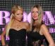 Paris Hilton passe un moment festif avec sa soeur Nicky au VIP Room de Jean-Roch, à Saint-Tropez. Août 2011