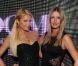Paris Hilton passe un moment festif avec sa soeur Nicky au VIP Room de Jean-Roch, à Saint-Tropez. Août 2011