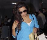 La Desperate Housewive Eva Longoria, très stylée après plusieurs heures dans les nuages. Aéroport de Los Angeles, le 31 mai 2011.