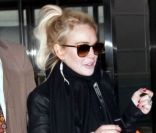 Un legging, un gros Birkin d'Hermès et des mocassins Topshop : Lindsay Lohan fait dans le confort et l'utile. Aéroport JFK de New York, le 6 avril 2011.