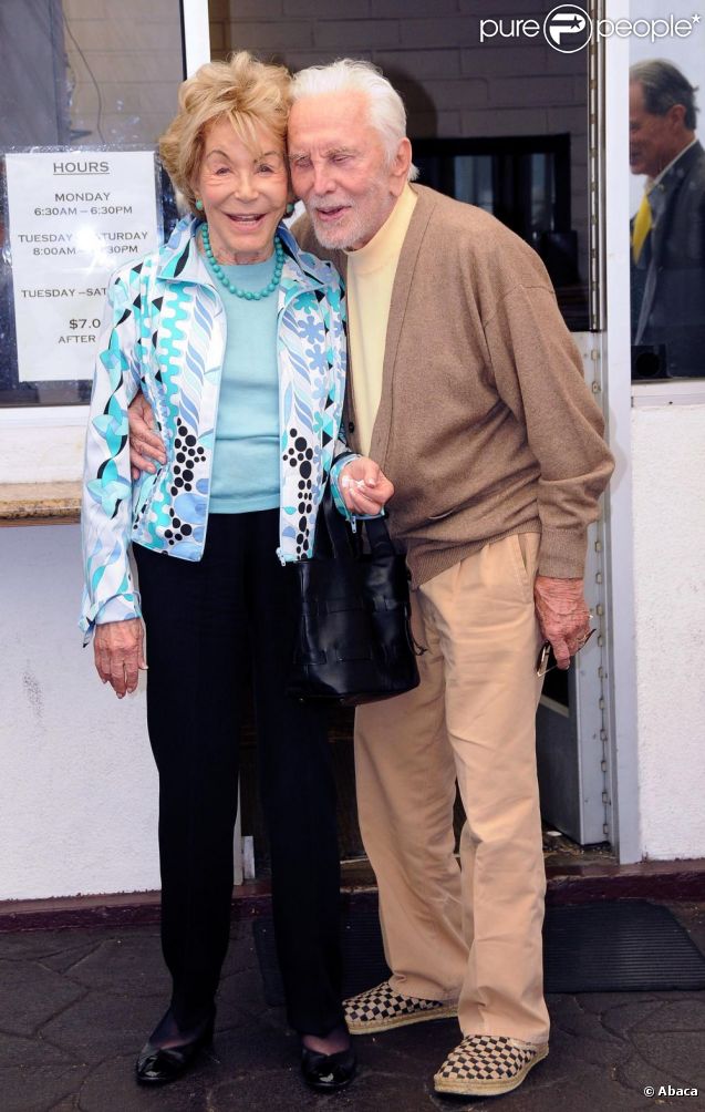 Kirk Douglas et sa femme Anne déjeunent à Beverly Hills le 10 août 2011