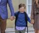 Avant de partir pour son premier jour de classe à l'école primaire de Gentofte, vendredi 12 août 2011, le prince Christian, 5 ans, fils du prince Frederik et de la princesse Mary de Danemark, a posé devant le palais d'Amalienborg et répondu avec impertinence aux questions des journalistes.