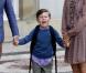 Avant de partir pour son premier jour de classe à l'école primaire de Gentofte, vendredi 12 août 2011, le prince Christian, 5 ans, fils du prince Frederik et de la princesse Mary de Danemark, a posé devant le palais d'Amalienborg et répondu avec impertinence aux questions des journalistes.