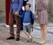 Avant de partir pour son premier jour de classe à l'école primaire de Gentofte, vendredi 12 août 2011, le prince Christian, 5 ans, fils du prince Frederik et de la princesse Mary de Danemark, a posé devant le palais d'Amalienborg et répondu avec impertinence aux questions des journalistes.