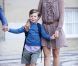 Avant de partir pour son premier jour de classe à l'école primaire de Gentofte, vendredi 12 août 2011, le prince Christian, 5 ans, fils du prince Frederik et de la princesse Mary de Danemark, a posé devant le palais d'Amalienborg et répondu avec impertinence aux questions des journalistes.