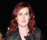 Rumer Willis, la fille de Bruce Willis et Demi Moore, accompagnée d\'une amie se rend au concert d\'Adele au Hollywood Palladium le 17 août 2011