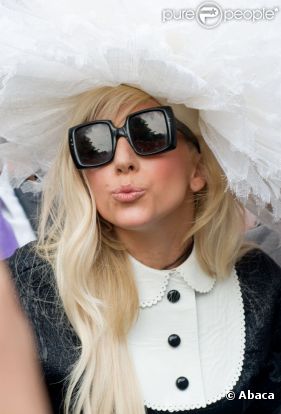 Lady Gaga  à la sortie de son hôtel de Manhattan à New York, le 18 août 2011.    