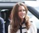 La jolie Kate rencontre les familles des trois hommes tués dans les émeutes qui ont sévi en Angleterre. 19 août 20011
