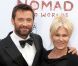 Hugh Jackman, d'une élégance suprême, échange de doux regards avec sa bien-aimée