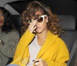 Rihanna sort d\'un restaurant à Londres le 19 août 2011