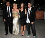 Olivia Newton-John, et son mari Matt Lattanzi, sa fille Chloé Lattanzi et son fiancé James Driskill à Ontario en septembre 2010
