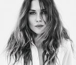 Erin Wasson pend la pose pour la marque Esprit