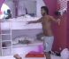 Daniel fait de la danse dès le réveil dans Secret Story 5