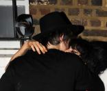 Amy Winehouse et Pete Doherty collés et serrés