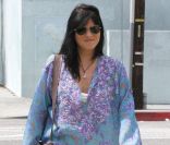 Selma Blair en solo dans les rues de L.A. L'actrice affiche une mine radieuse. Le 26 août 2011