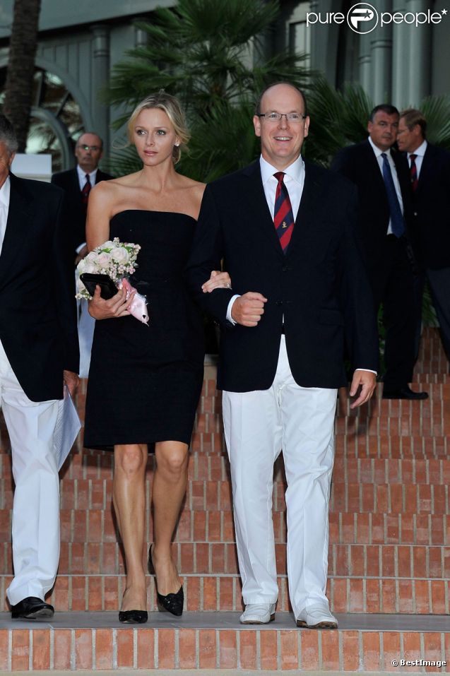 Alberto II y Charlene, Príncipes de Mónaco - Página 4 686258-arrivee-toute-en-elegance-de-637x0-3