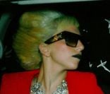 Lady Gaga, dans une tenue toute discrète lors d'un diner donner à l'occasion des MTV Video Music Awards le 26 août à Los Angeles.