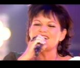Maurane interprète le titre  Fais-moi une fleur , à la soirée de clôture de Télévie en Belgique, le 7 mai 2011.