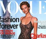 Même avec les cheveux courts, Charlize Theron est magnifique. Elle le prouve en couverture du Vogue américain d\'octobre 2000.<br />