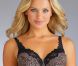 Elisandra Tomacheski prend la pose pour la marque de lingerie Bare Necessities