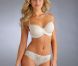 Elisandra Tomacheski prend la pose pour la marque de lingerie Bare Necessities