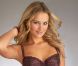 Elisandra Tomacheski, coquine, prend la pose pour la marque de lingerie Bare Necessities