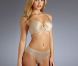 Elisandra Tomacheski prend la pose pour la marque de lingerie Bare Necessities